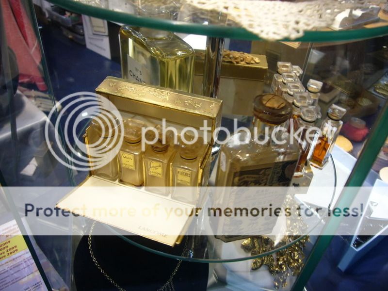 Vintage Perfume Bottles (c) jvdin powiat lubin
